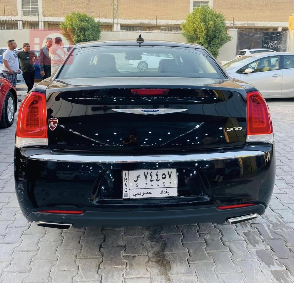 کرایسلەر 300